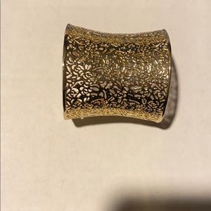 Kendra Scott gold colored cuff bracelet